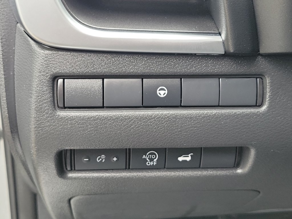 Used 2025 Nissan Rogue SV FWD image 22