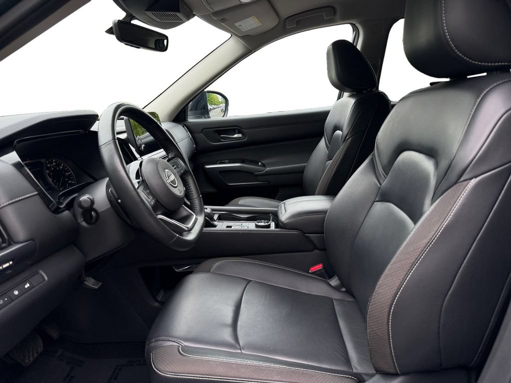 Used 2023 Nissan Pathfinder SL w/ Black Appearance Package AWD/4WD image 9