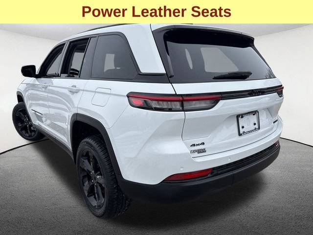 Used 2023 Jeep Grand Cherokee Limited w/ Black Appearance Package AWD/4WD image 10