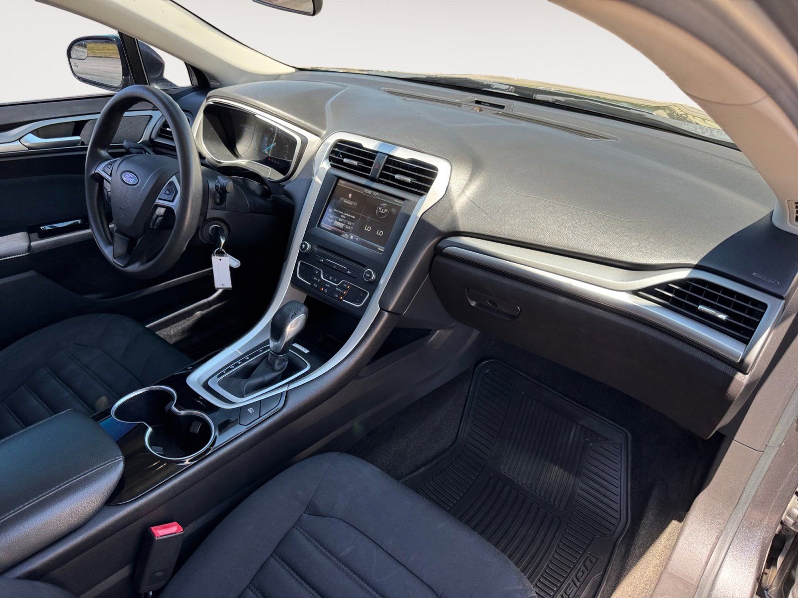 Used 2016 Ford Fusion SE FWD image 15