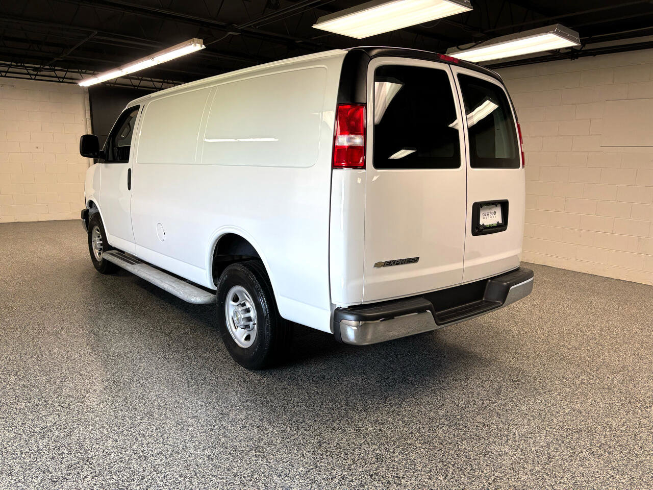 Used 2023 Chevrolet Express 2500 w/ Driver Convenience Package image 6