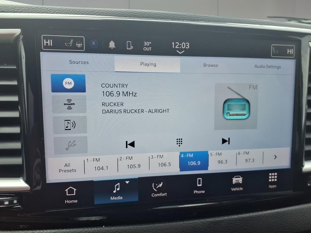 Used 2023 Chrysler Pacifica Touring-L image 18