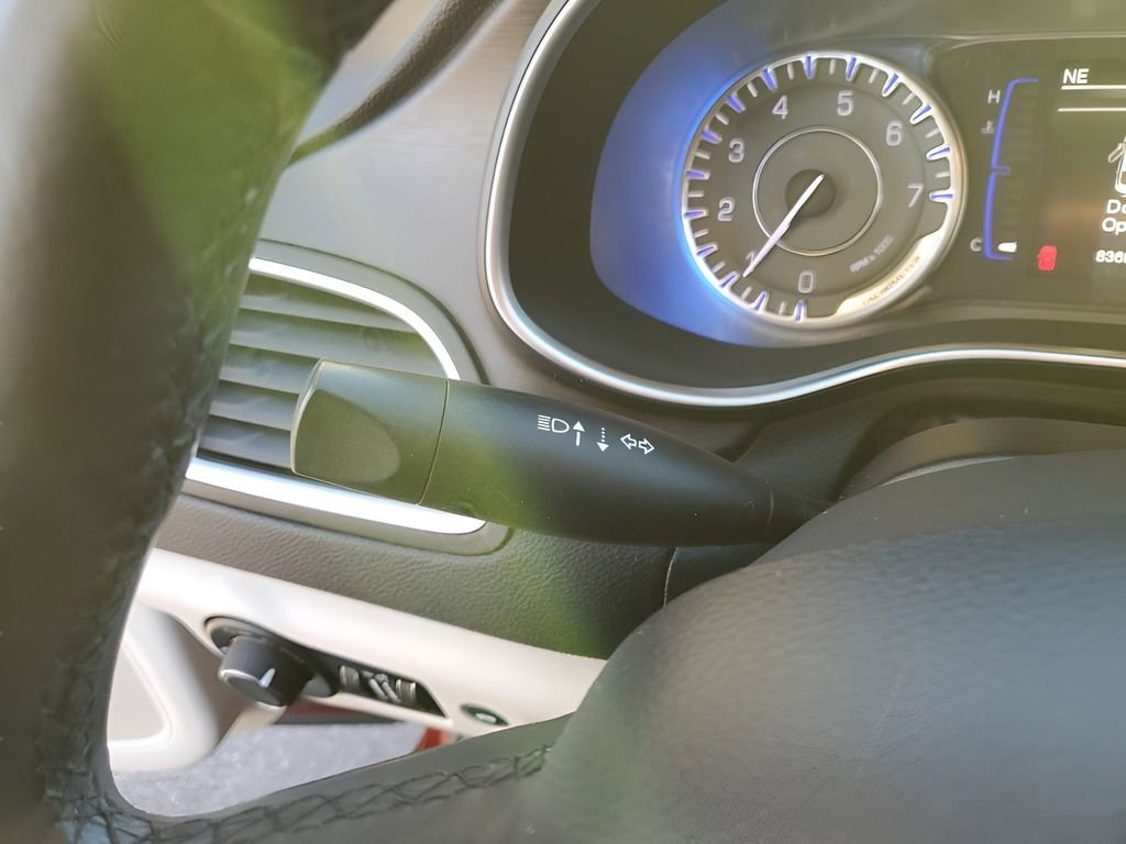 Used 2015 Chrysler 200 Limited w/ Convenience Group image 35