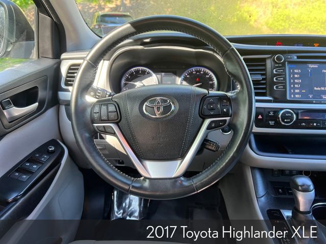 Used 2017 Toyota Highlander XLE AWD/4WD image 14