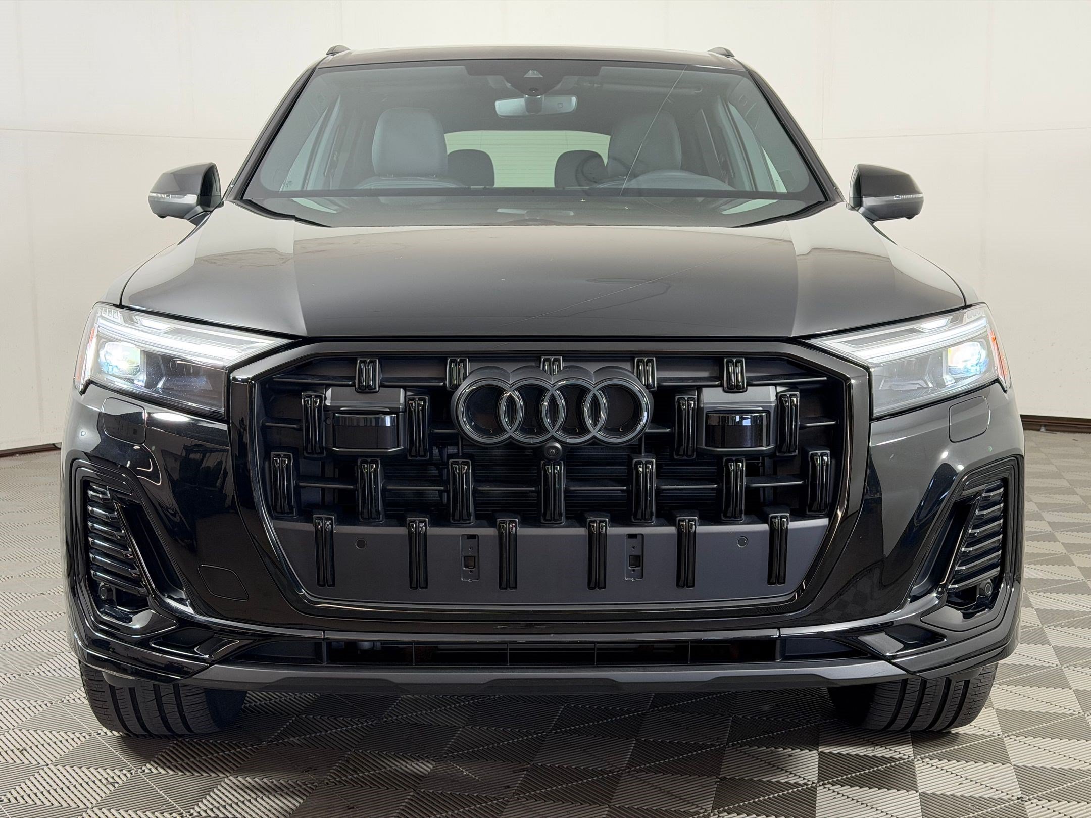 Used 2025 Audi Q7 2.0T Premium w/ Convenience Plus Package AWD/4WD image 6