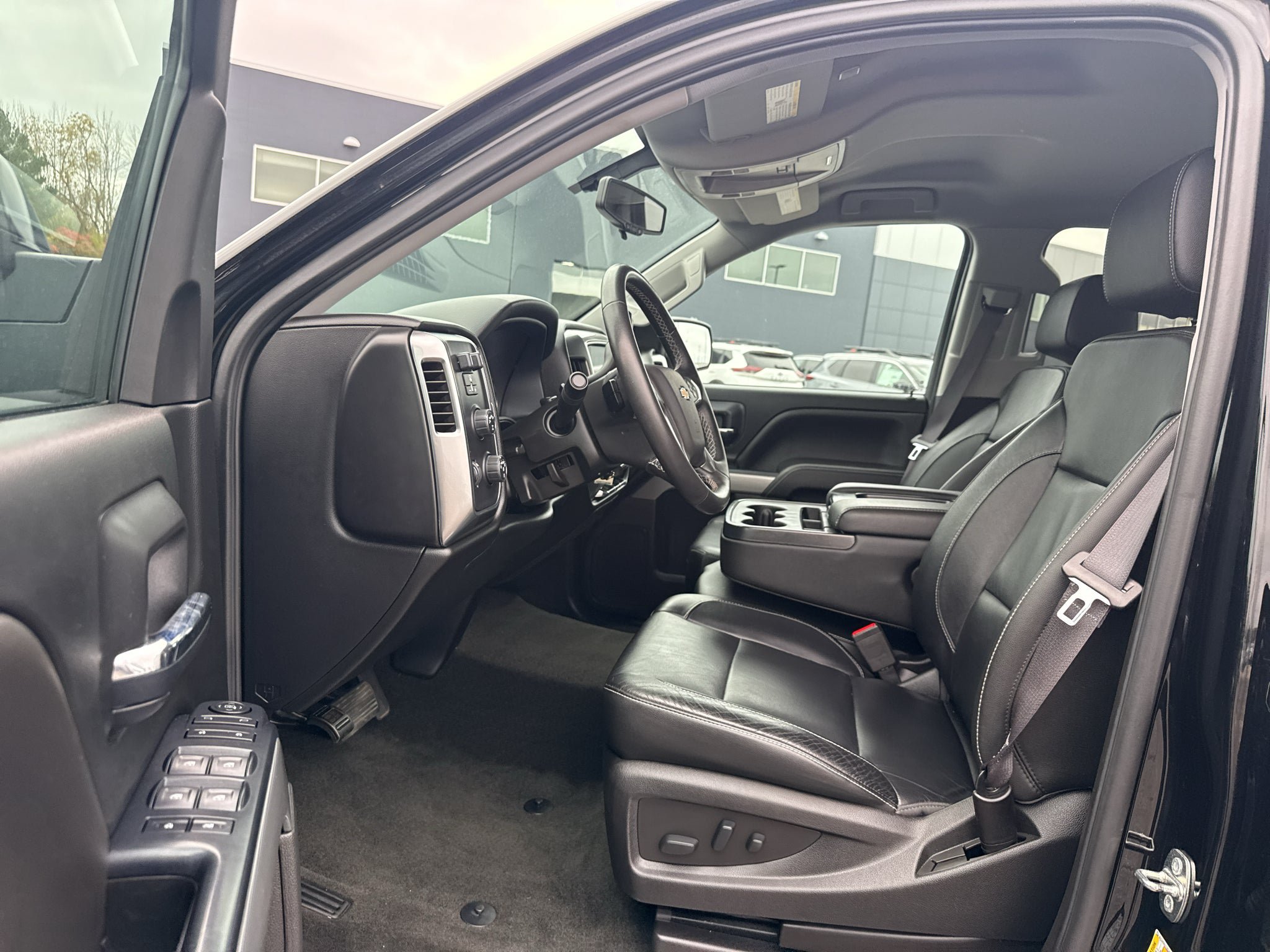 Used 2017 Chevrolet Silverado 1500 LT w/ All Star Edition AWD/4WD image 4