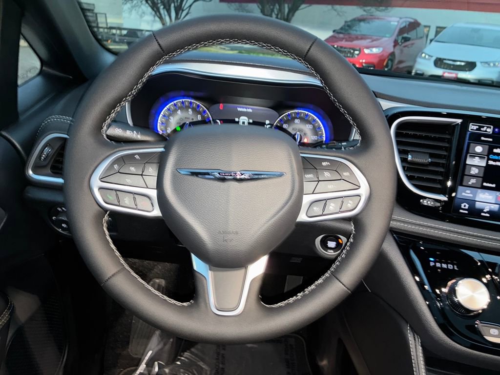 New 2026 Chrysler Pacifica Limited w/ Trailer Tow Group image 15