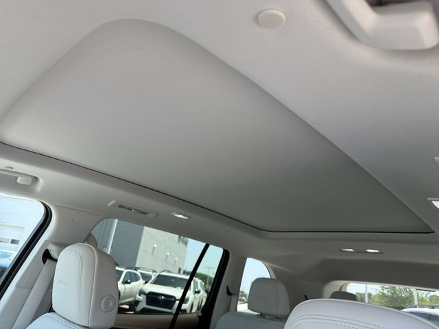 New 2026 Buick Enclave Avenir w/ Super Cruise Package AWD/4WD image 15