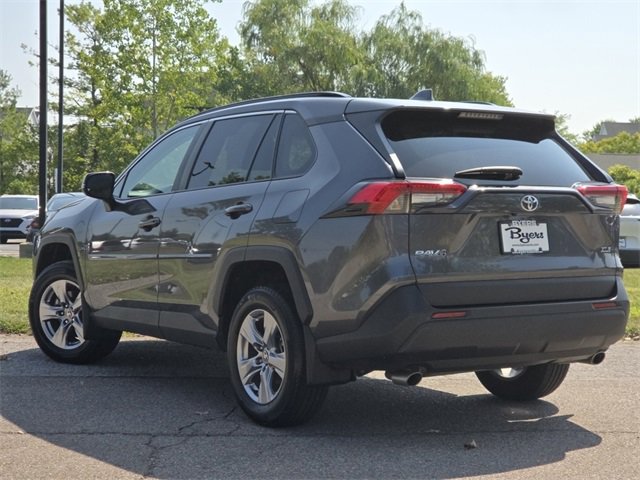 Used 2022 Toyota RAV4 XLE image 2