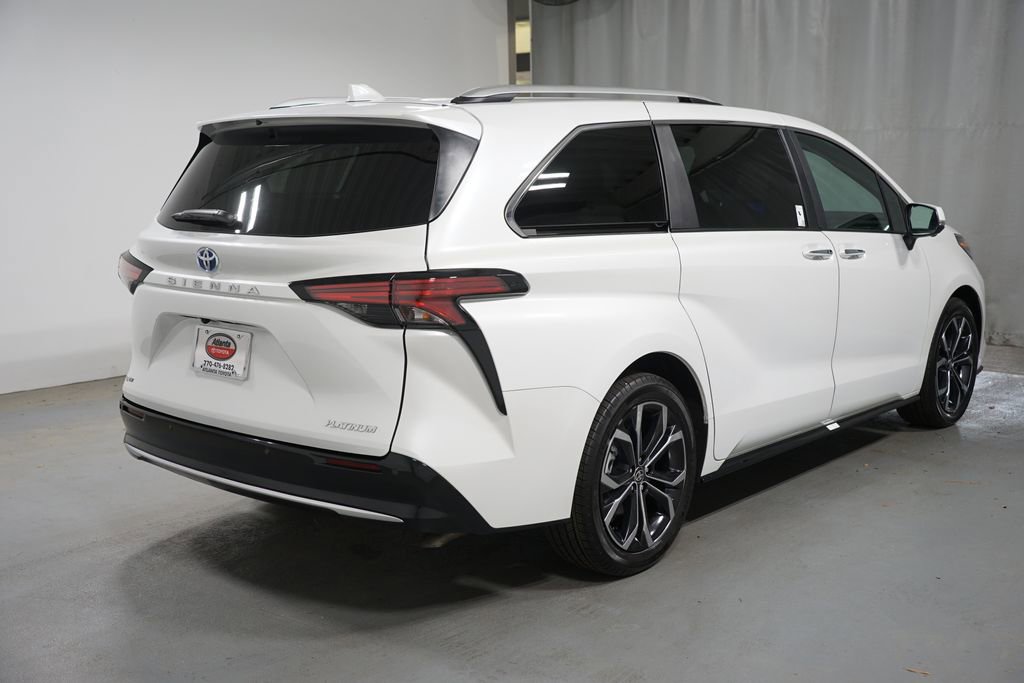 Certified 2025 Toyota Sienna Platinum FWD image 9