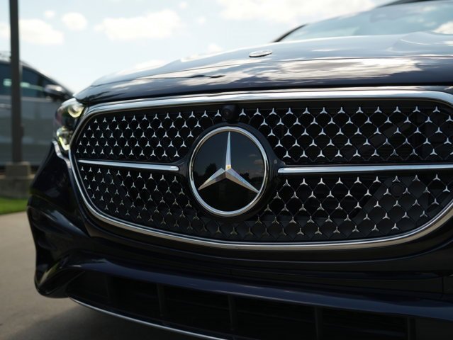 Used 2026 Mercedes-Benz E 350 4MATIC Sedan image 11