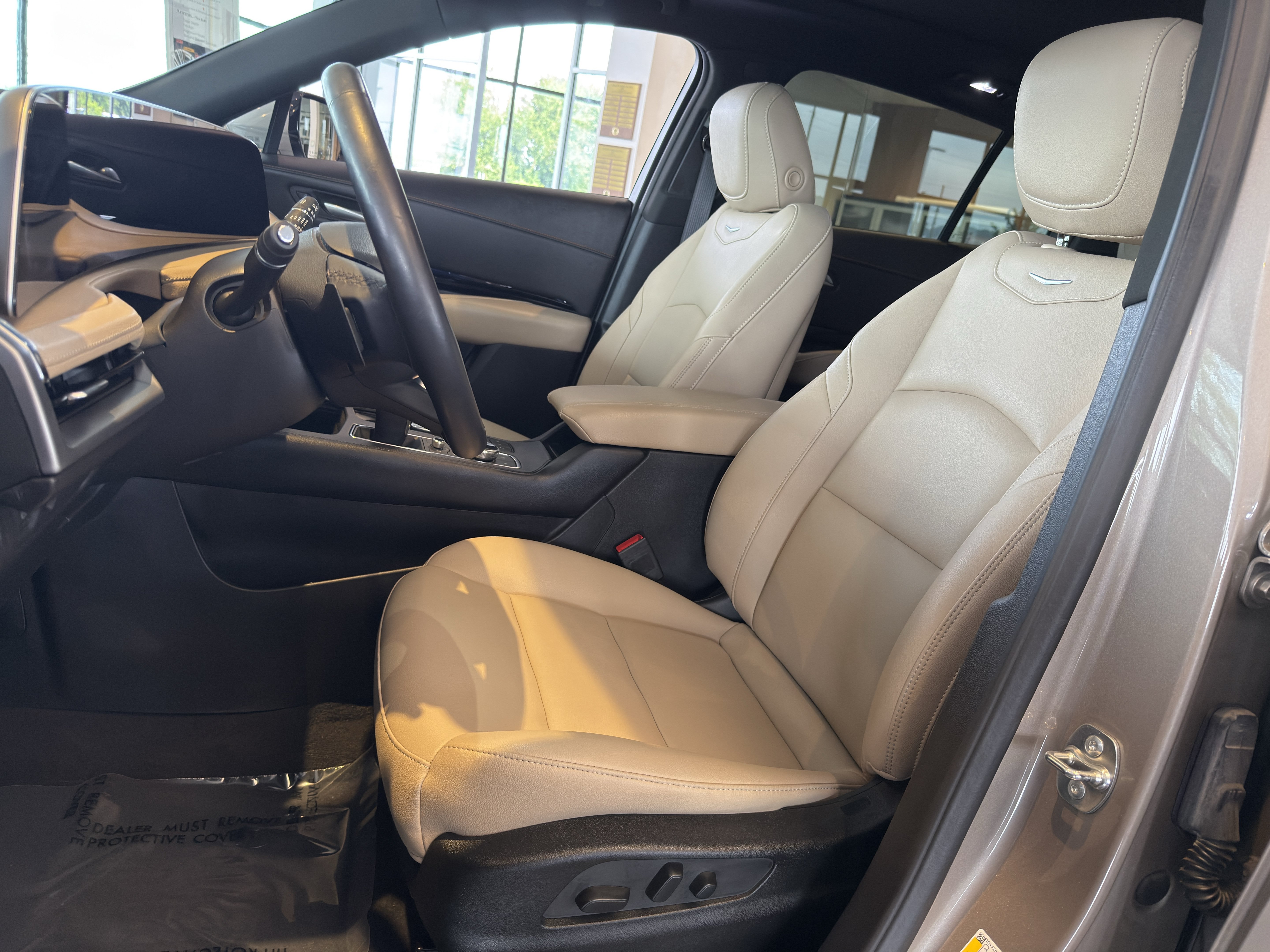 Certified 2024 Cadillac XT4 Luxury w/ Cold Weather Package AWD/4WD image 15