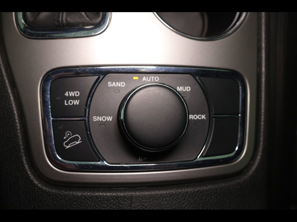 Used 2020 Jeep Grand Cherokee Limited AWD/4WD image 13
