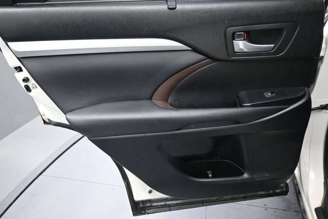 Used 2015 Toyota Highlander XLE AWD/4WD image 19