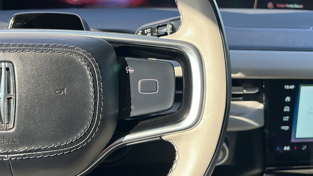 Certified 2025 Lincoln Navigator Reserve image 22