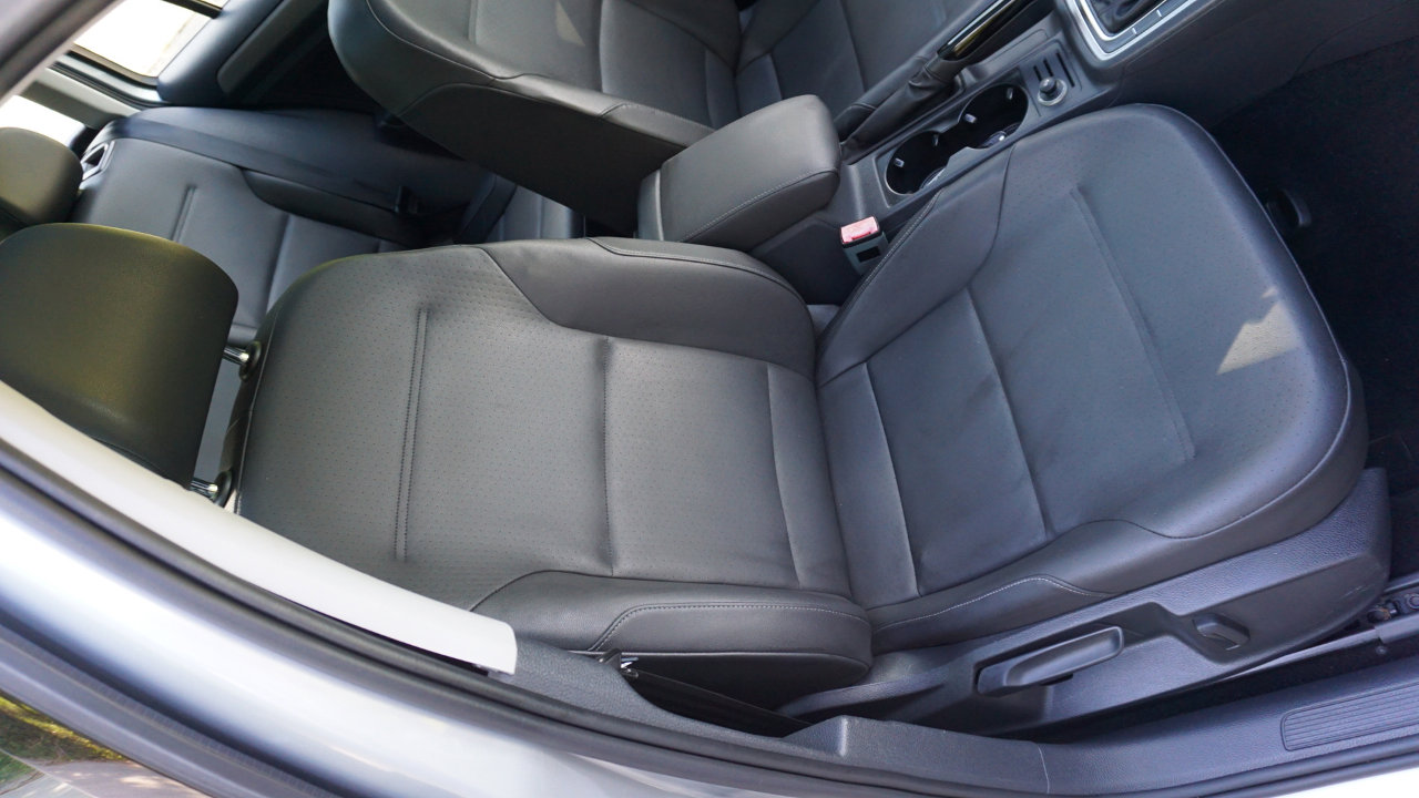 Used 2015 Volkswagen Golf S image 21