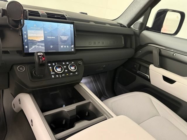 Used 2025 Land Rover Defender 110 X AWD/4WD image 22