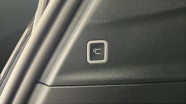 Used 2024 Chrysler Pacifica Limited FWD image 28