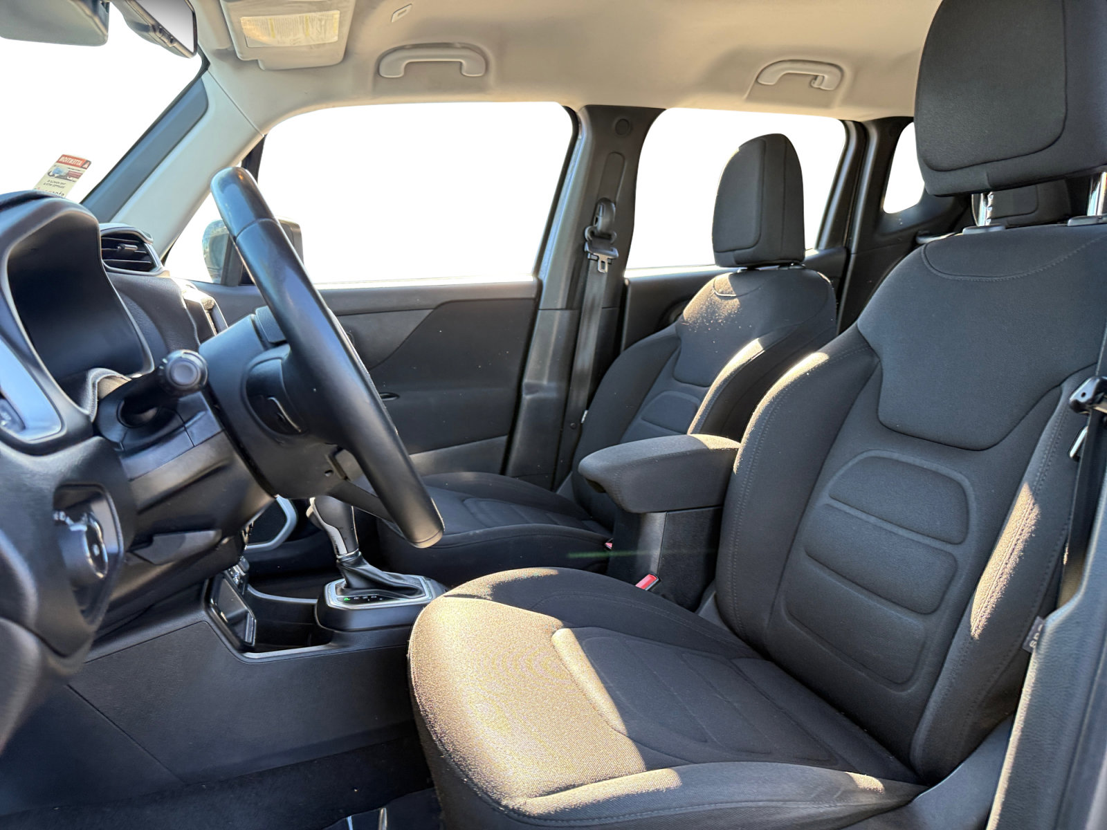 Used 2018 Jeep Renegade Latitude w/ UConnect 8.4 Nav Group image 9