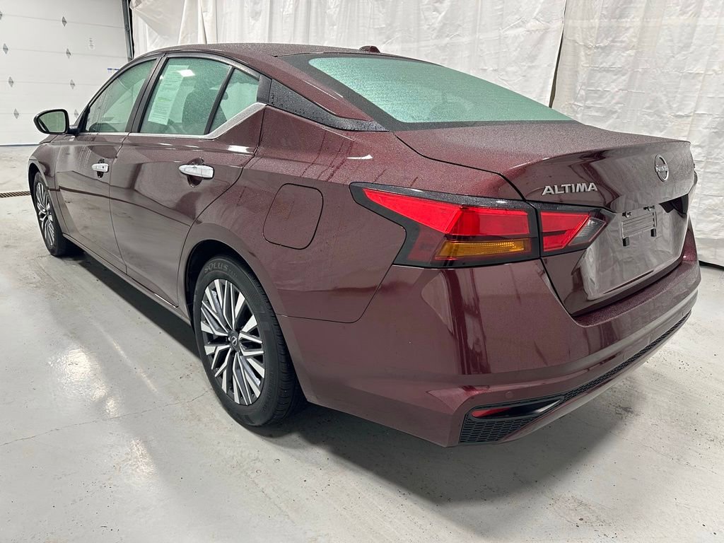 Used 2024 Nissan Altima 2.5 SV image 5