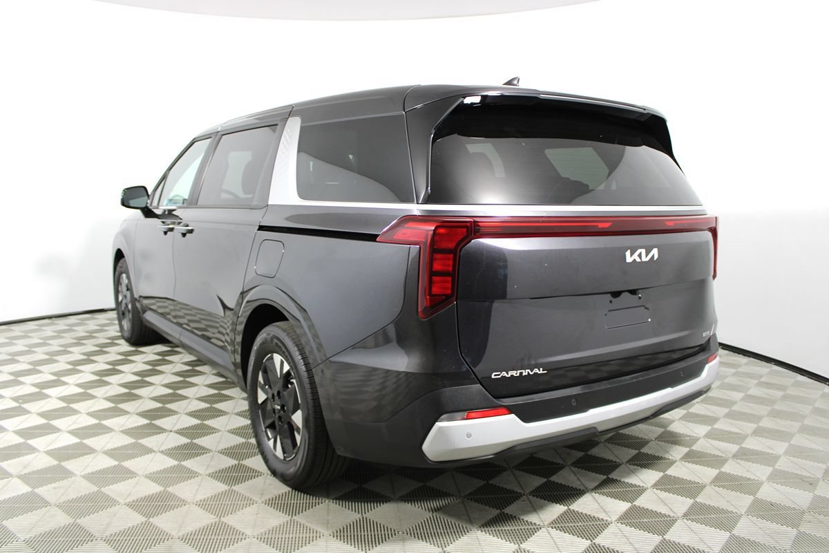 Used 2026 Kia Carnival LXS FWD image 4