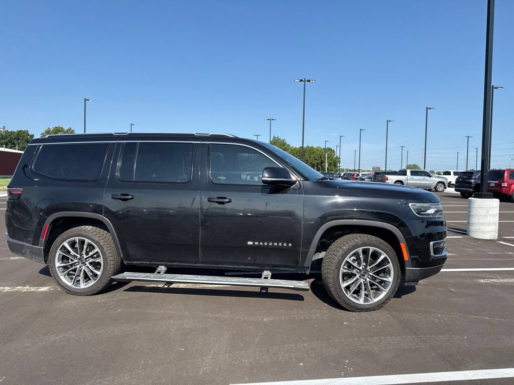 Used 2022 Jeep Wagoneer Series III w/ Premium Group I AWD/4WD image 34
