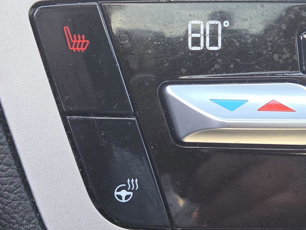 Used 2020 Ford Explorer XLT w/ Equipment Group 202A image 8