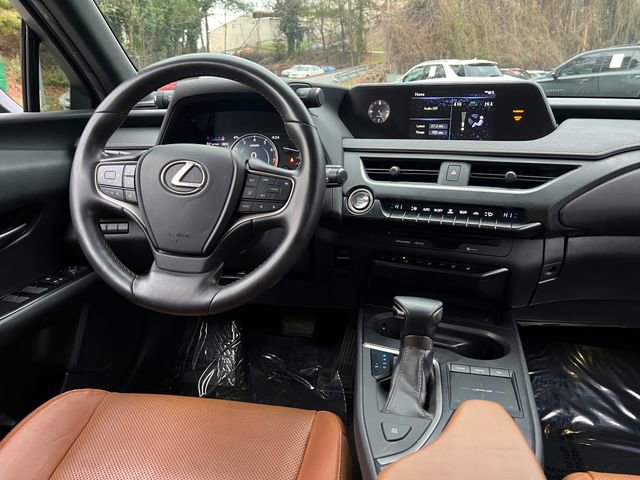Used 2019 Lexus UX 200 image 17