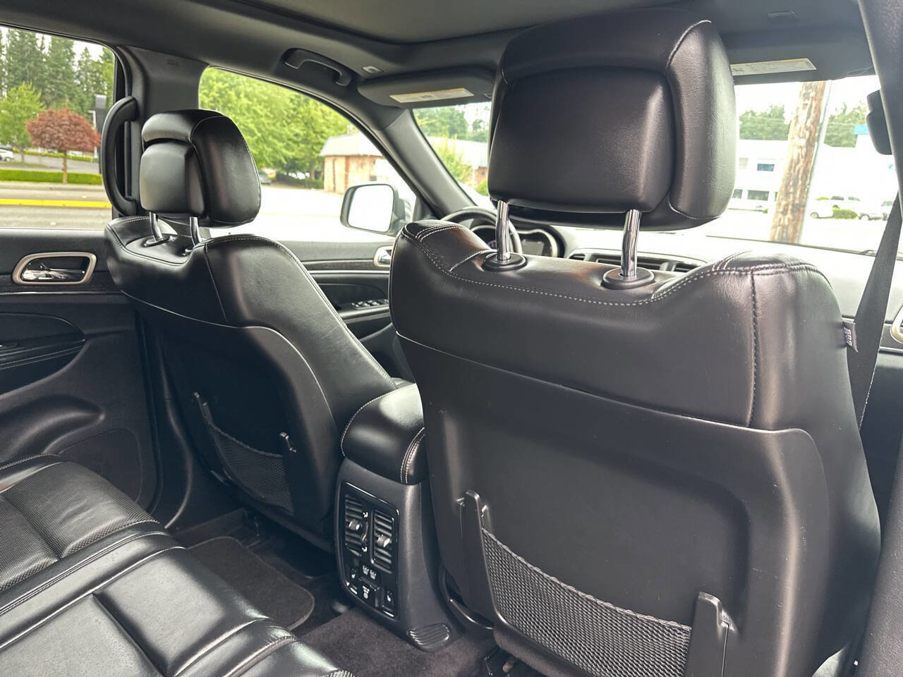 Used 2017 Jeep Grand Cherokee Limited w/ Luxury Group II image 23