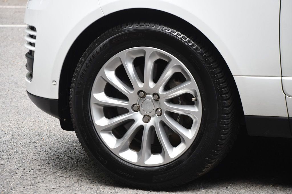 Used 2018 Land Rover Range Rover HSE image 19