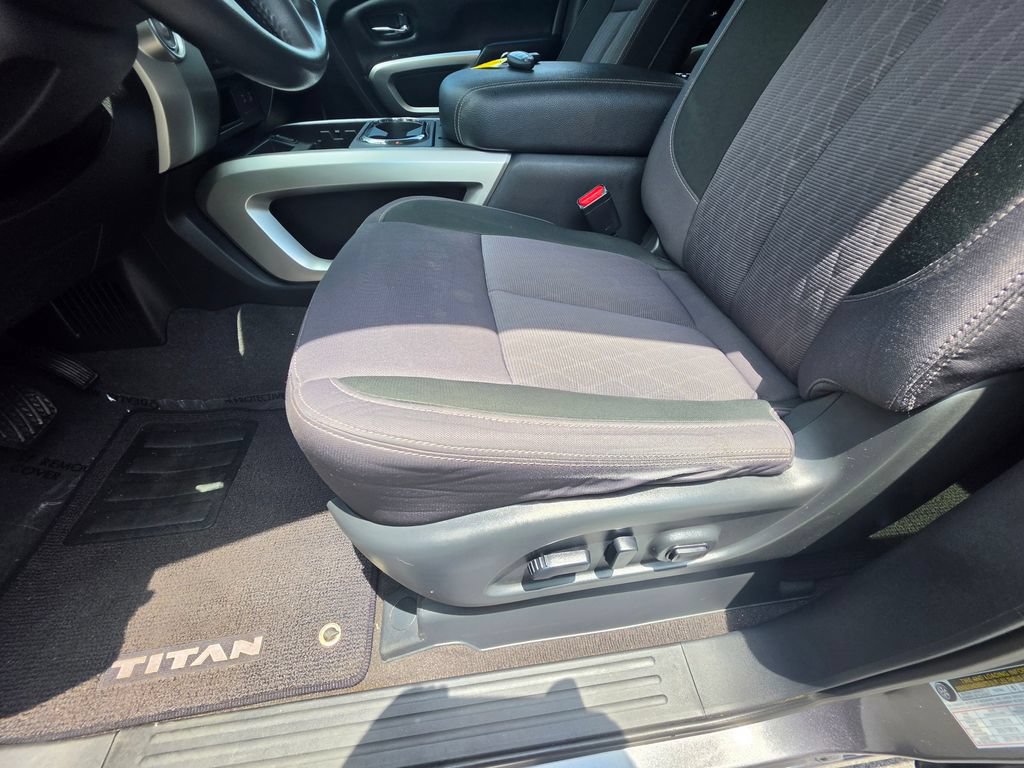 Used 2021 Nissan Titan SV w/ SV Convenience Package RWD image 12