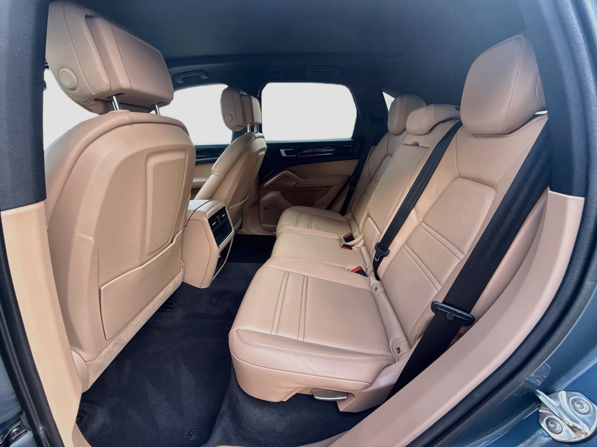 Used 2020 Porsche Cayenne w/ Premium Package AWD/4WD image 22