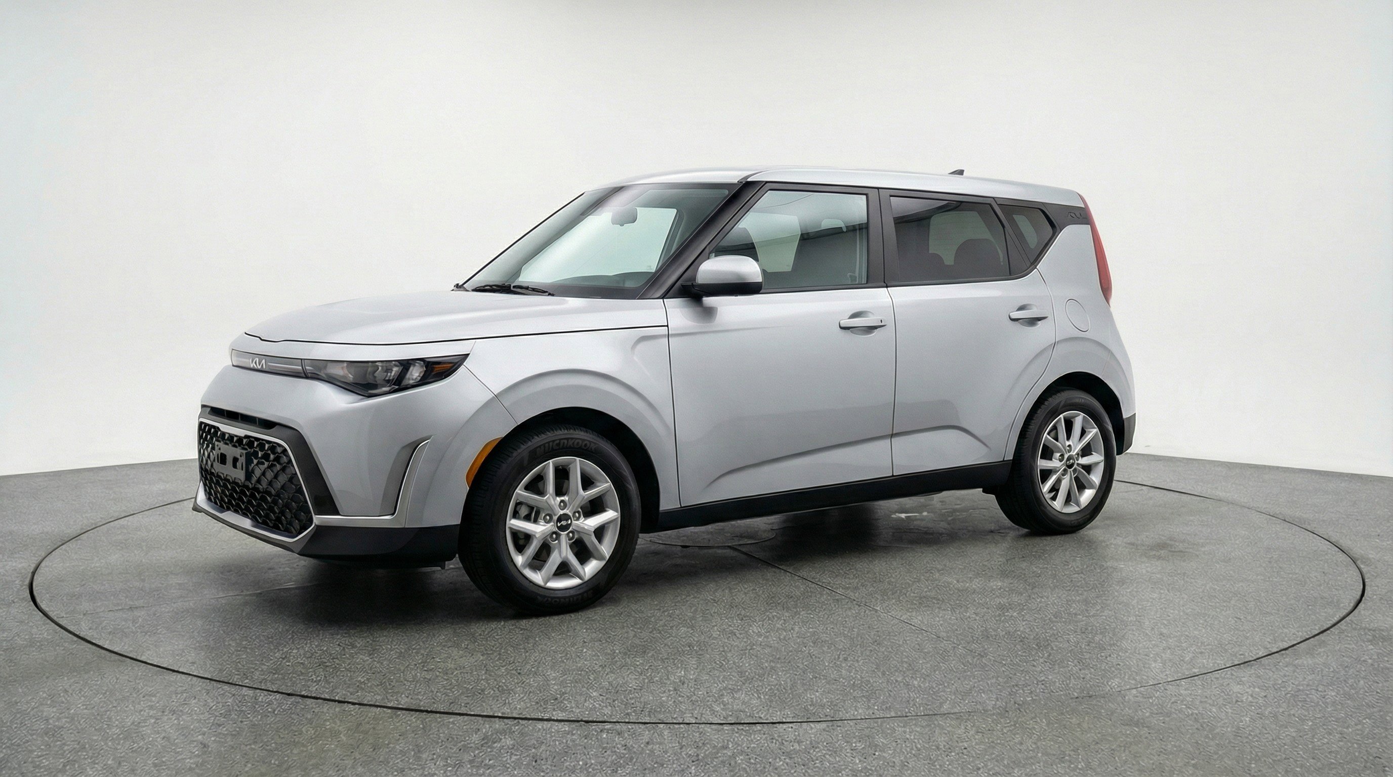 Used 2025 Kia Soul LX w/ LX Technology Package FWD image 3
