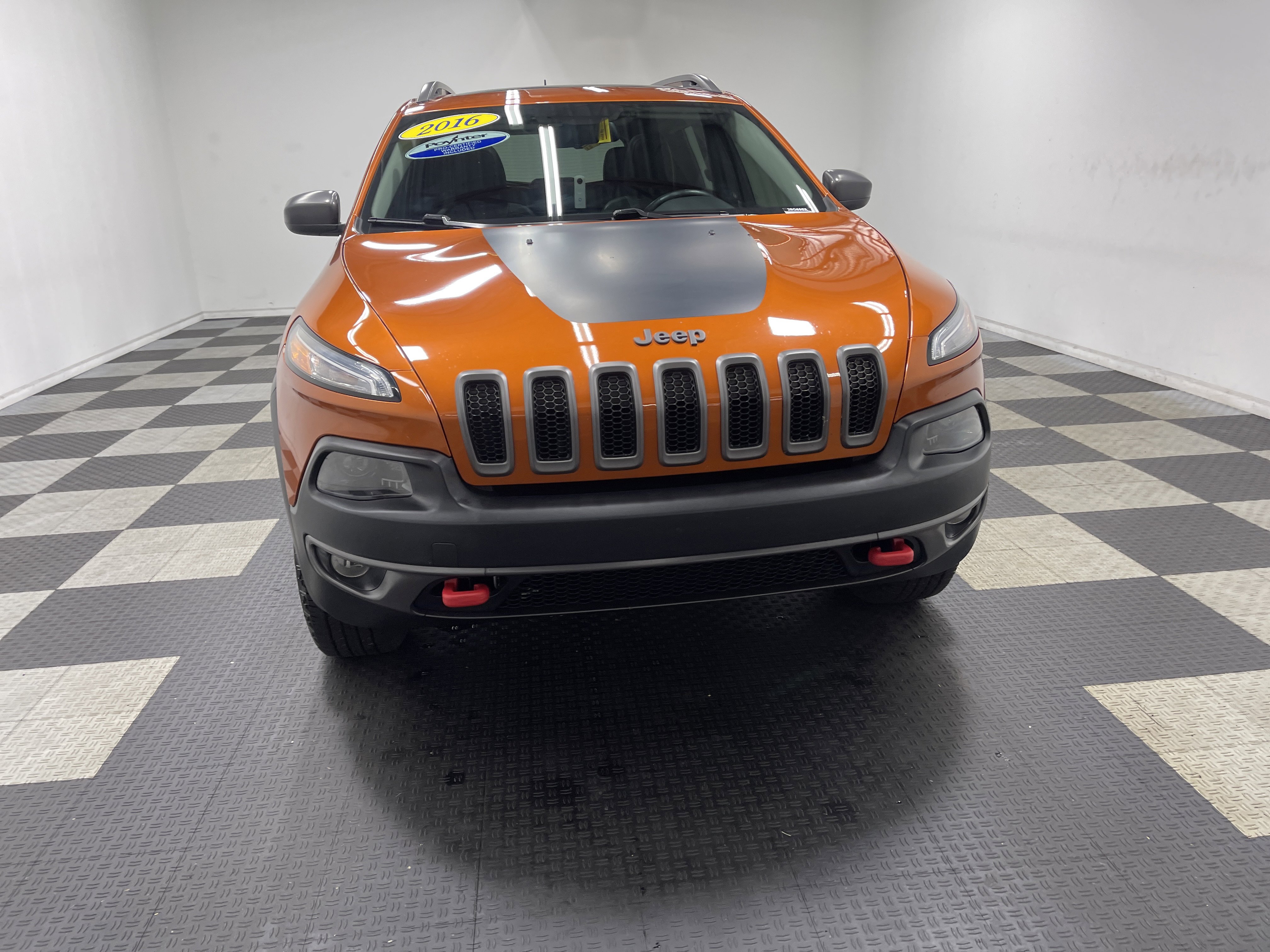 Used 2016 Jeep Cherokee Trailhawk w/ Comfort/Convenience Group AWD/4WD image 7
