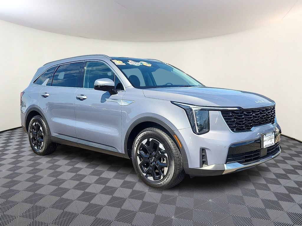 Certified 2025 Kia Sorento S w/ Panoramic Sunroof Package