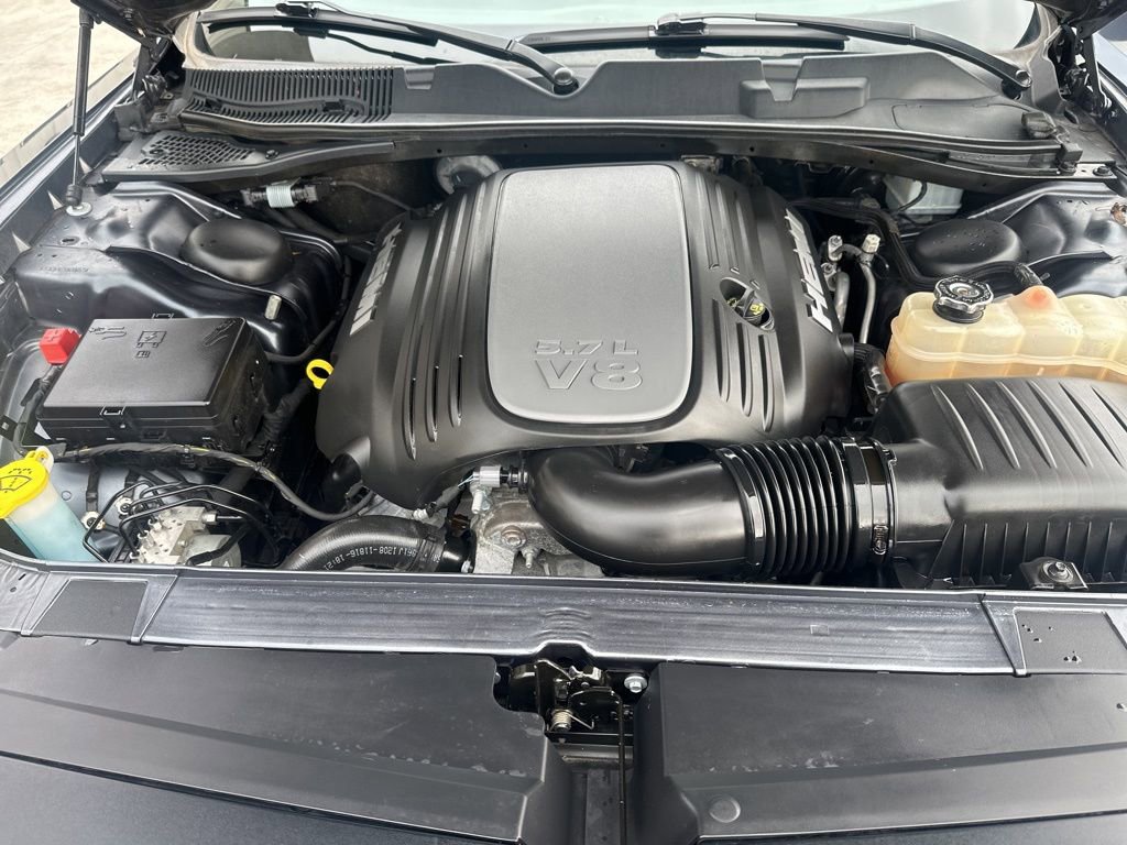 Used 2018 Dodge Challenger R/T RWD image 10