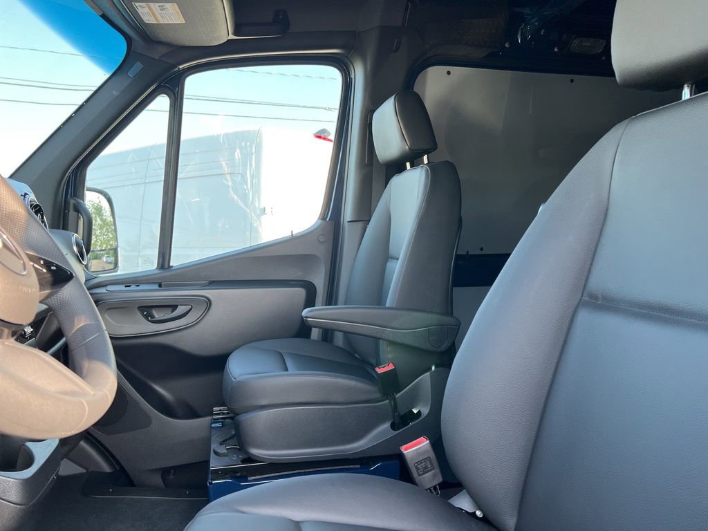 New 2025 Mercedes-Benz Sprinter 2500 image 10