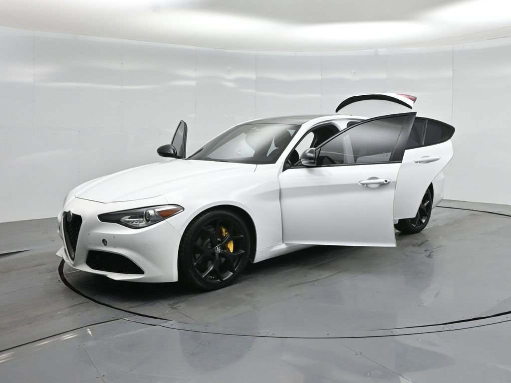 Used 2021 Alfa Romeo Giulia Ti w/ Nero Edizione image 31
