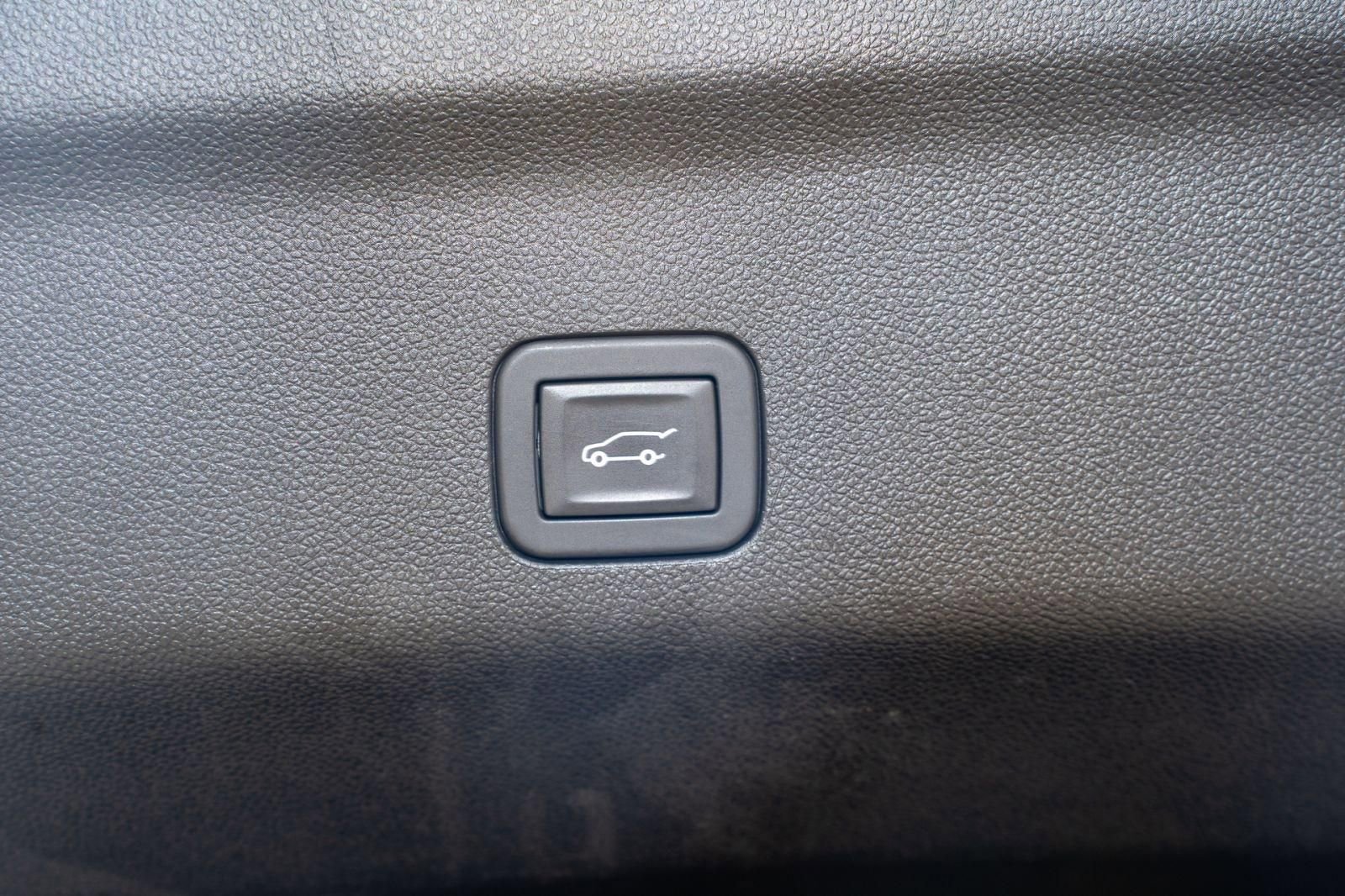 Used 2025 Chevrolet Tahoe LT AWD/4WD image 11