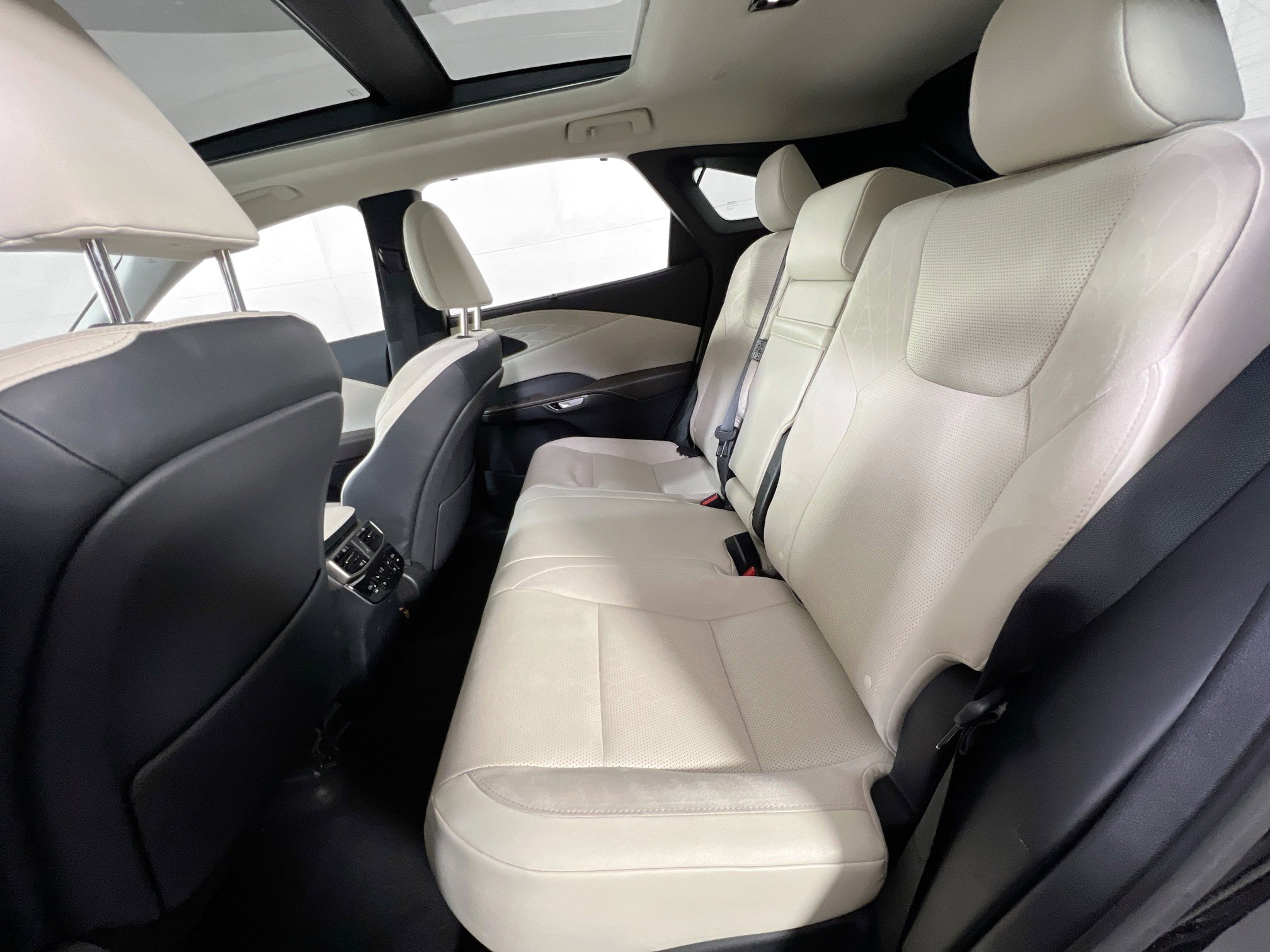 Used 2023 Lexus RX 350 AWD image 25