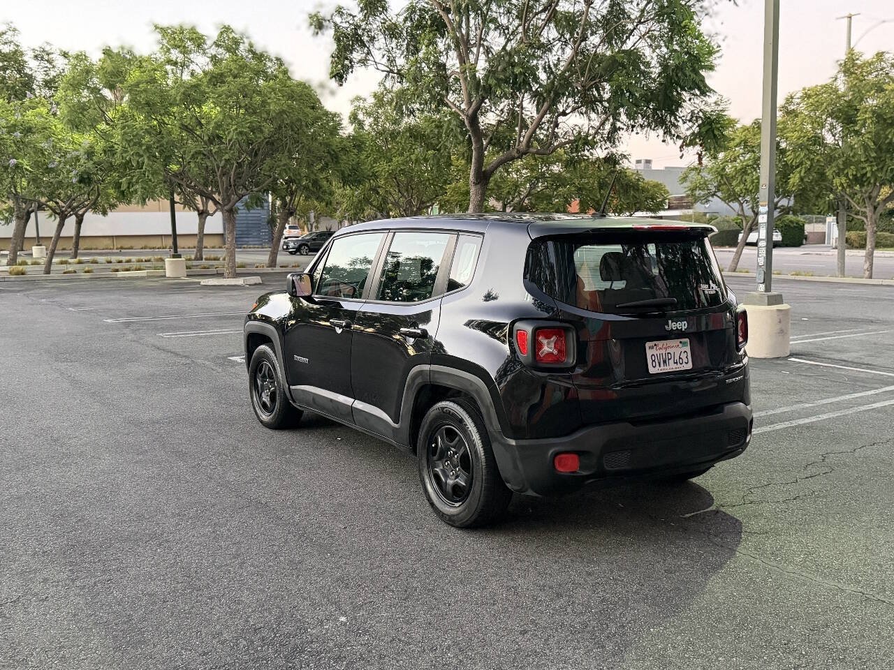 Used 2016 Jeep Renegade Sport w/ Power & Air Group FWD image 3