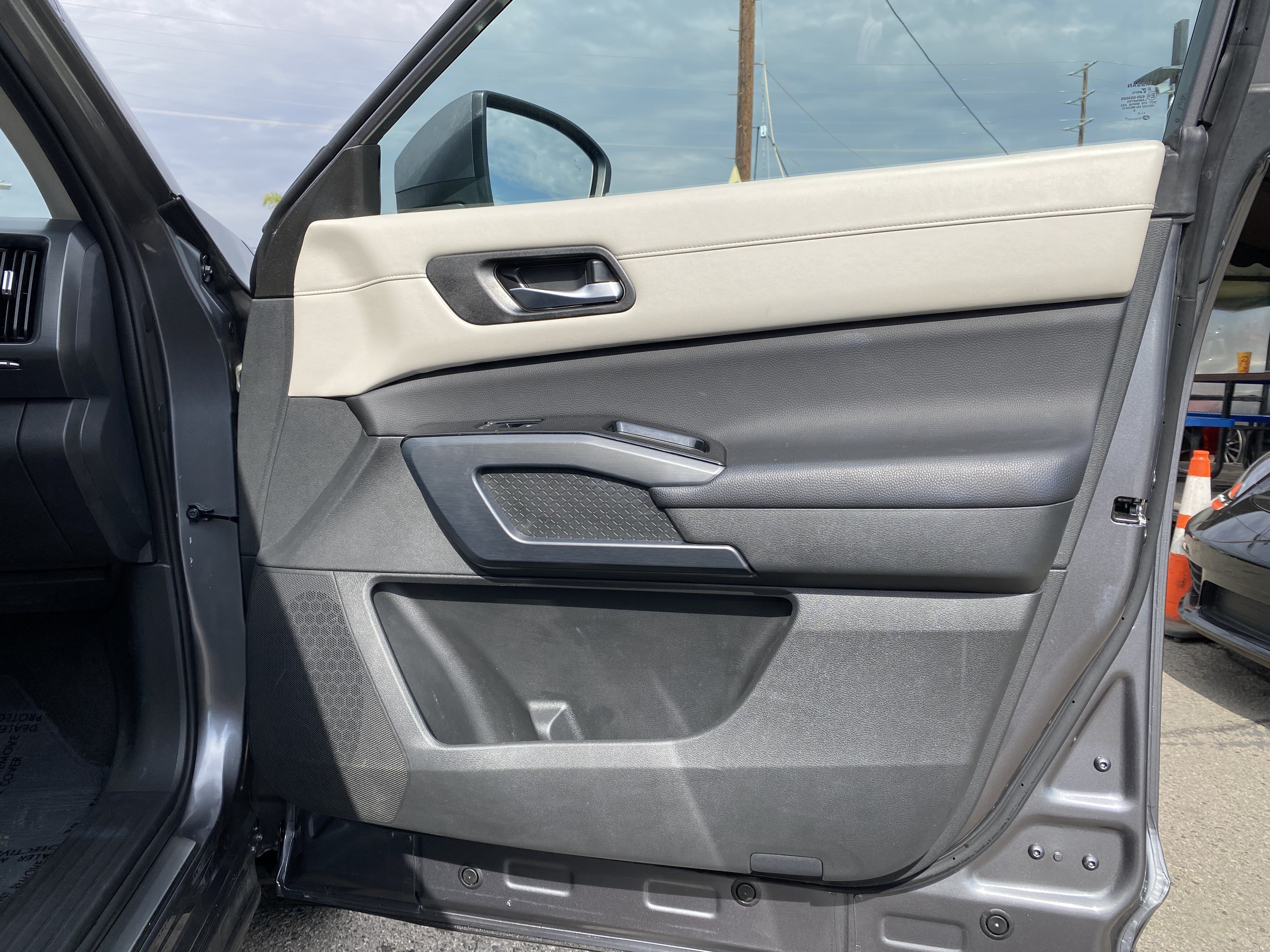 Used 2023 Nissan Pathfinder SL w/ Lighting Package (N92) FWD image 30