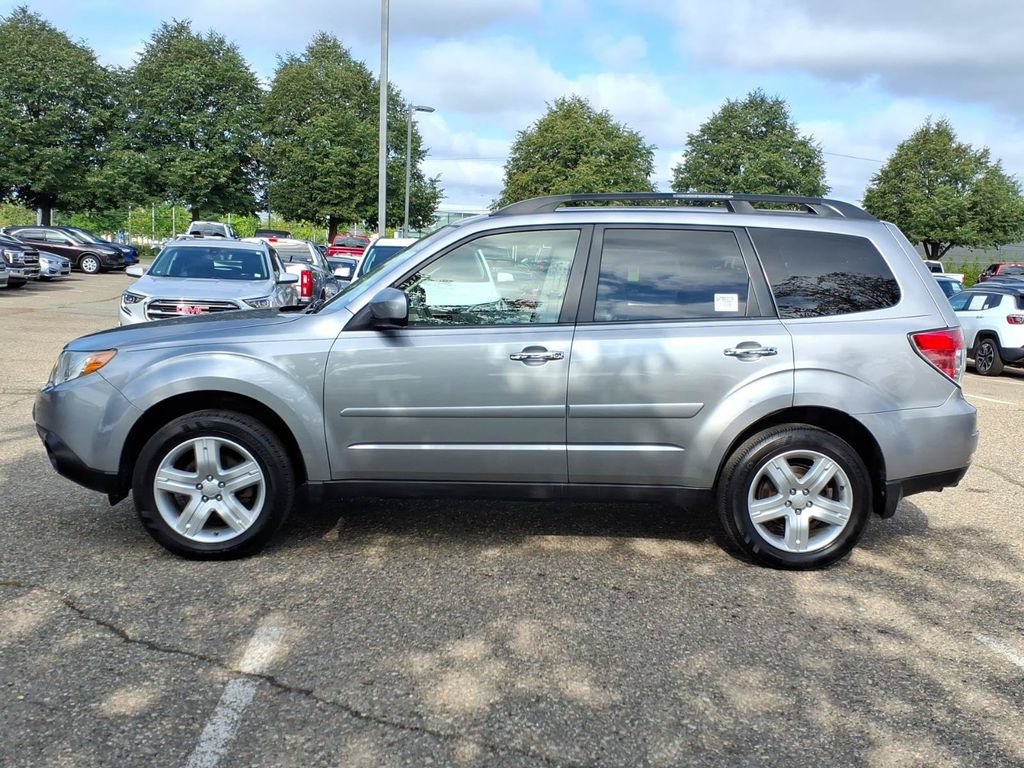 Used 2010 Subaru Forester 2.5X Limited AWD/4WD image 2