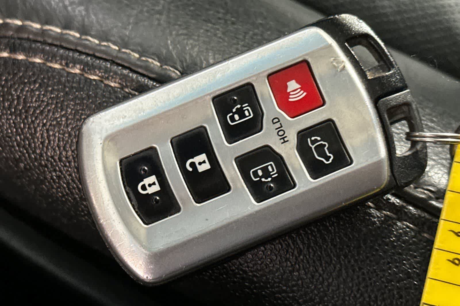 Used 2015 Toyota Sienna SE w/ SE Preferred Package FWD image 27