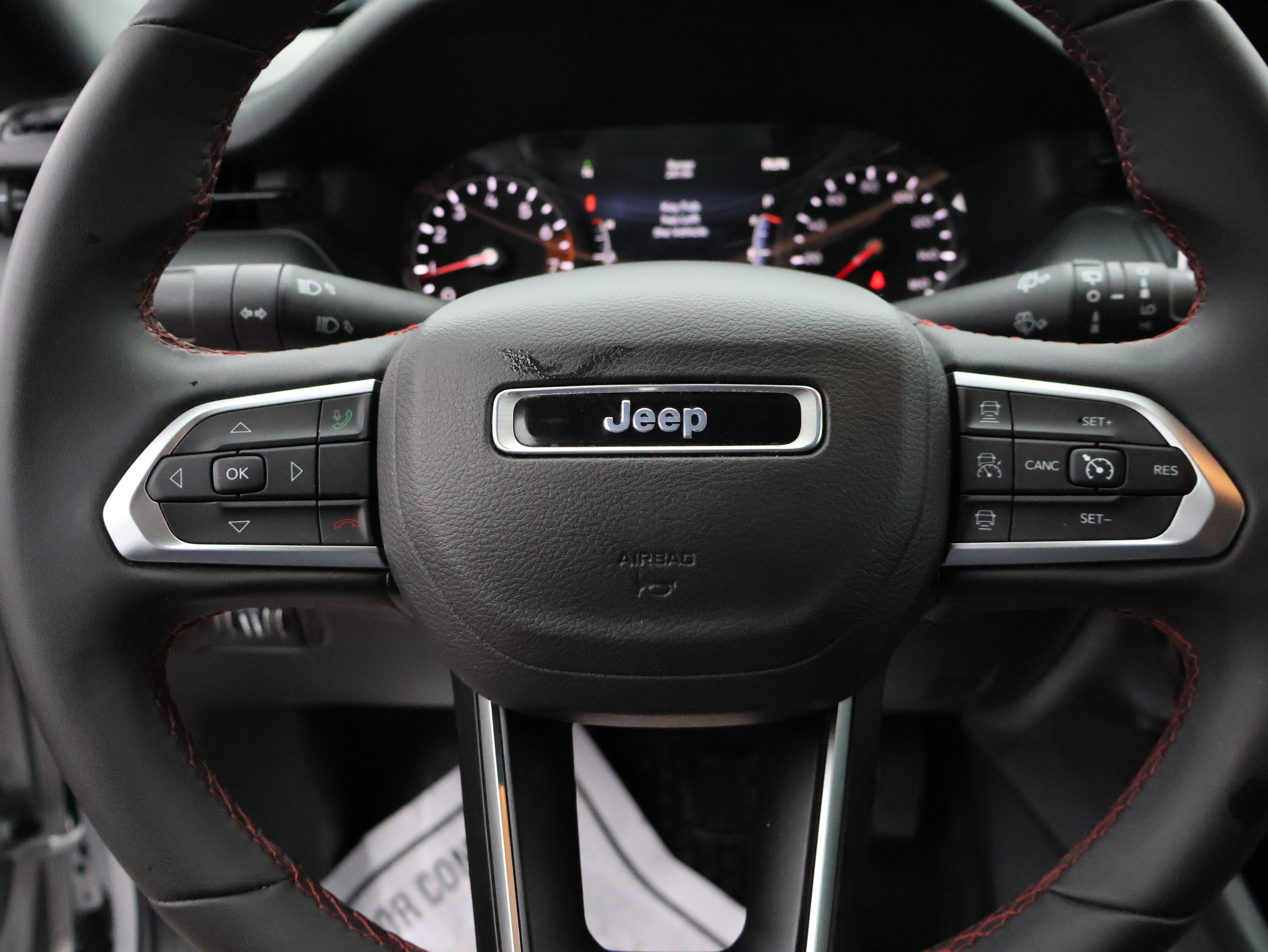 Used 2025 Jeep Compass Trailhawk AWD/4WD image 34