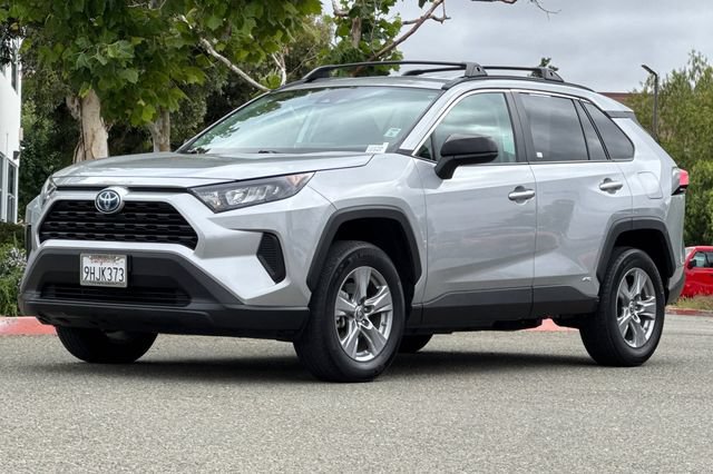Used 2022 Toyota RAV4 LE AWD/4WD image 8
