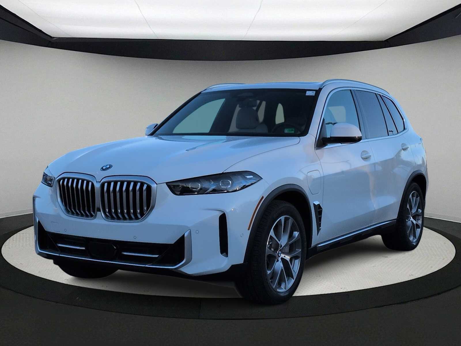 Used 2026 BMW X5 xDrive50e w/ Executive Package AWD/4WD image 4