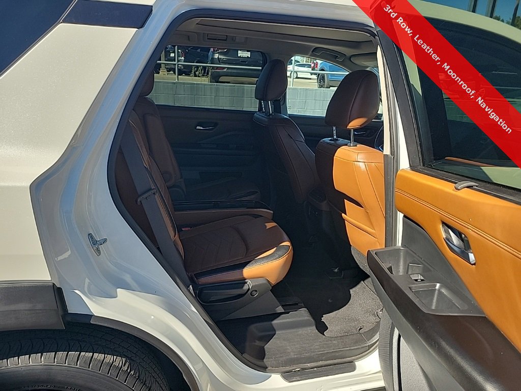 Used 2022 Nissan Pathfinder Platinum w/ Cargo Package image 16