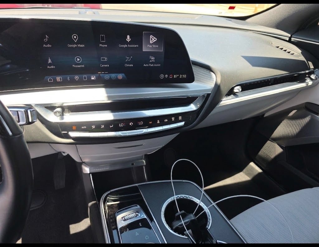 Used 2024 Cadillac Lyriq Sport AWD/4WD image 8