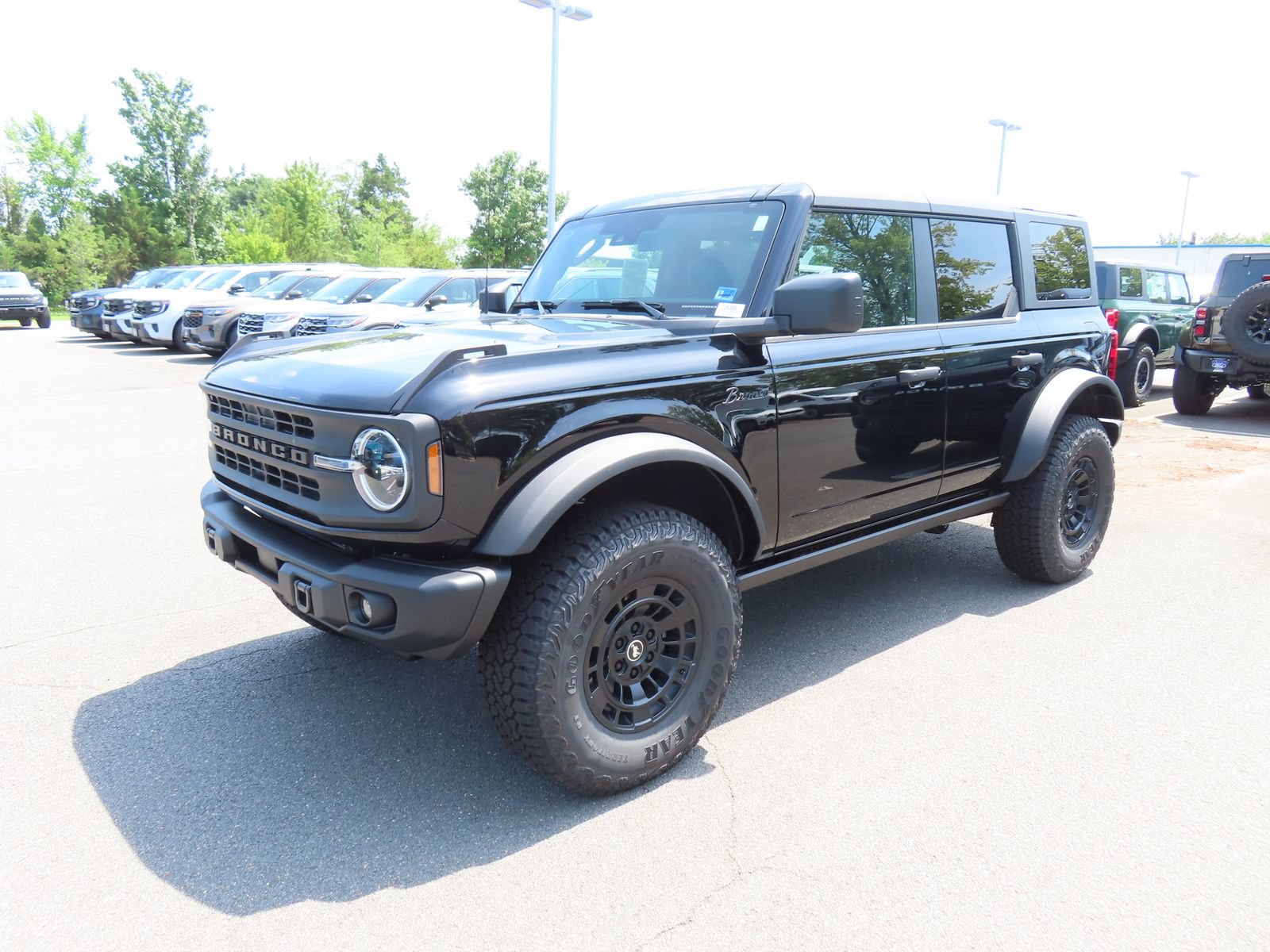 New 2026 Ford Bronco Big Bend w/ Black Diamond Package AWD/4WD image 3